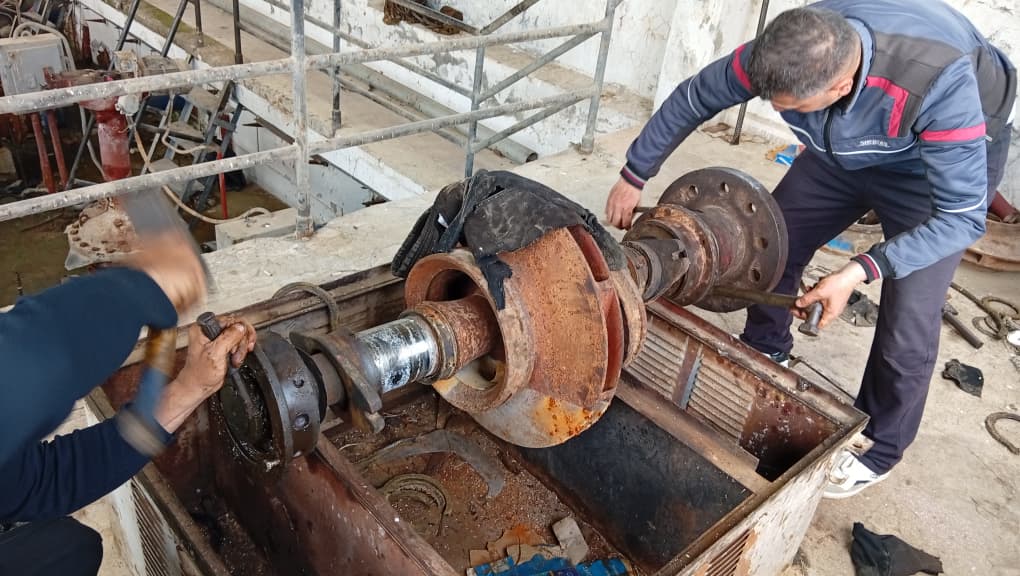 The Latakia Water Resources Directorate is carrying out mechanical maintenance work to enhance the readiness of pumping stations.