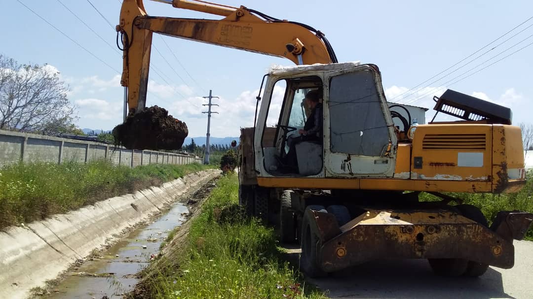 Continuation of the dredging and maintenance of the main canals in the Jableh area of Latakia Governorate