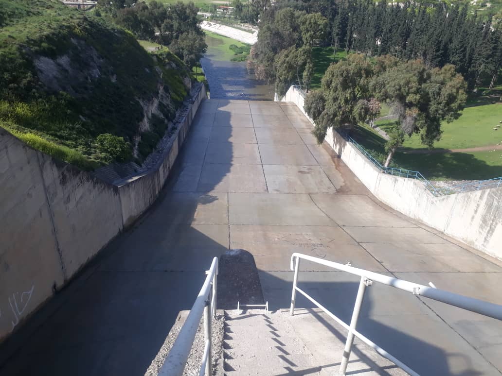 The gates of the Rastan Dam spillway were opened for 10 minutes to remove sediment and clean the spillway.