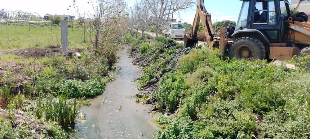 The Directorate of Water Resources in Latakia is carrying out a series of desilting and maintenance works on the water channels in the countryside of the governorate.