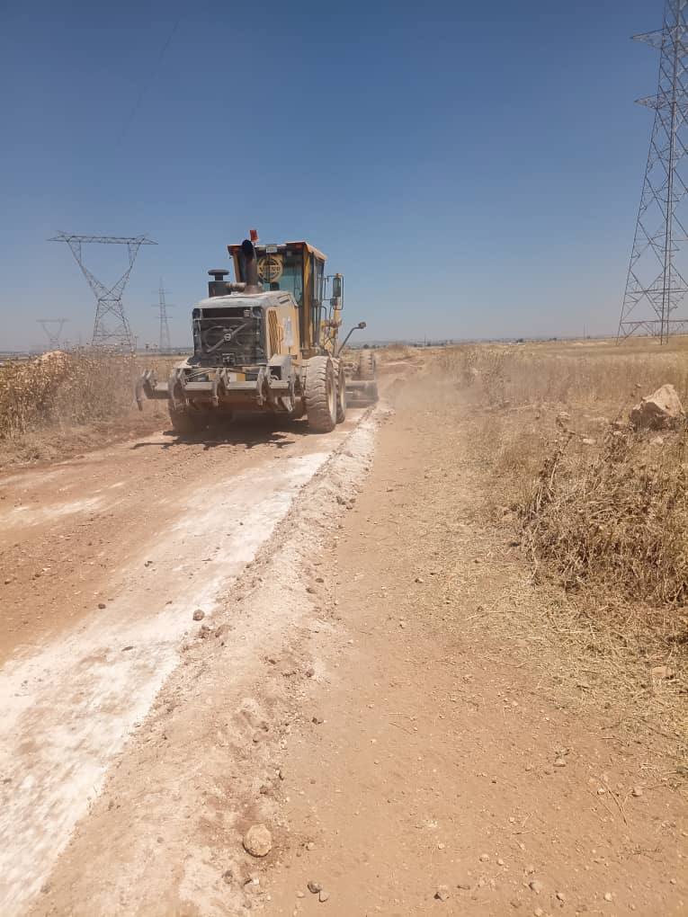 The Aleppo Water Resources Directorate begins implementing agricultural road leveling works in the Kokaba area of ​​Afrin.