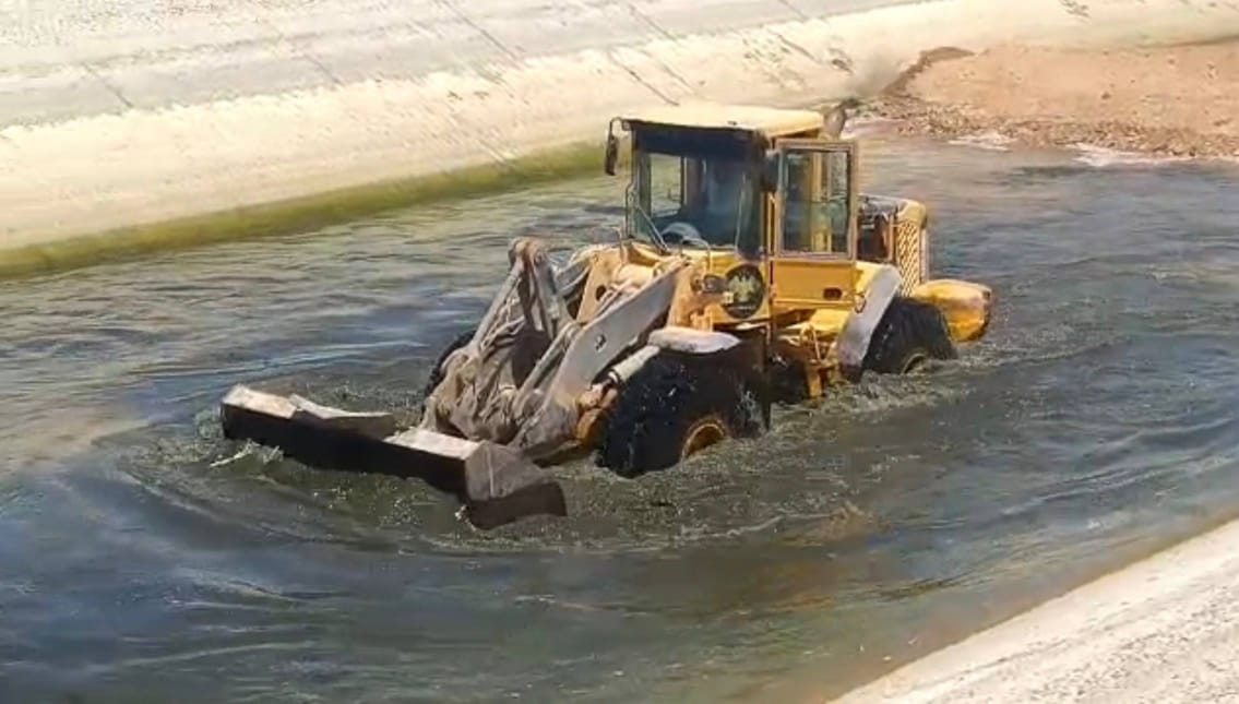 The Aleppo Water Resources Directorate has completed the installation of earthen dams and begun drawing water from the main canal in the Maskana West project.