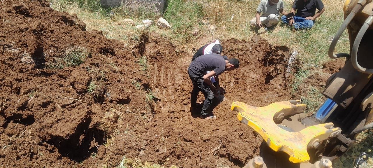 Routine and emergency maintenance operations on the irrigation networks under the Daraa Water Resources Directorate