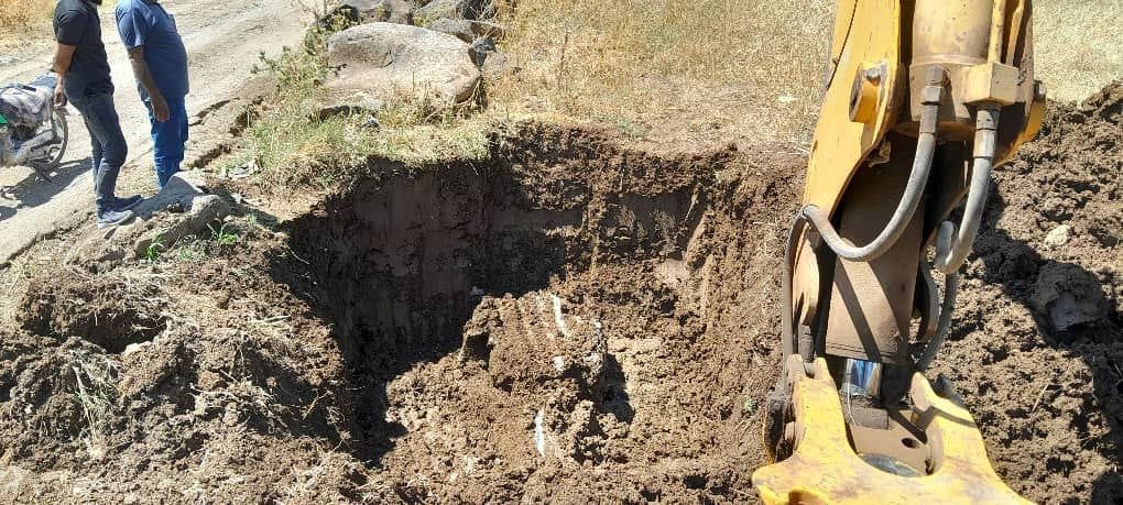 Repairing breaks and fixing water leaks on line eight of the Sedd Ghadir Al-Bustan irrigation network