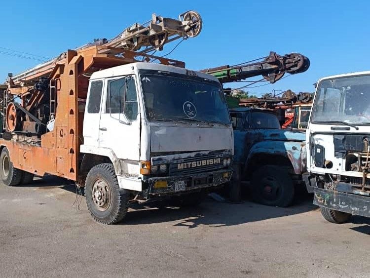 The water authority in the Homs Water Resources Directorate confiscated an illegal excavator that was operating unlawfully.