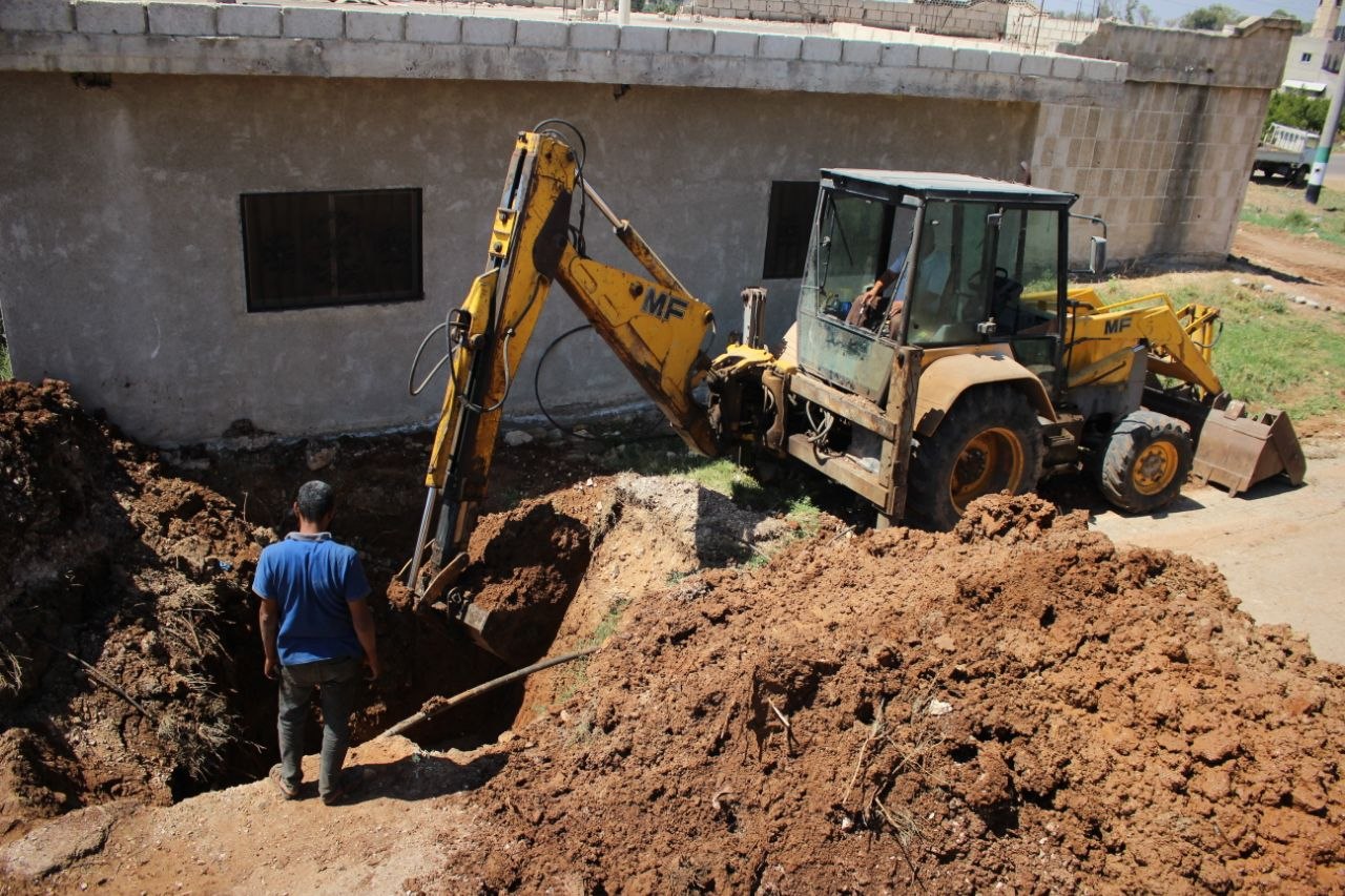 The Directorate of Water Resources in Daraa continues to carry out urgent and necessary maintenance, most of which is caused by farmers' encroachments on the irrigation networks.