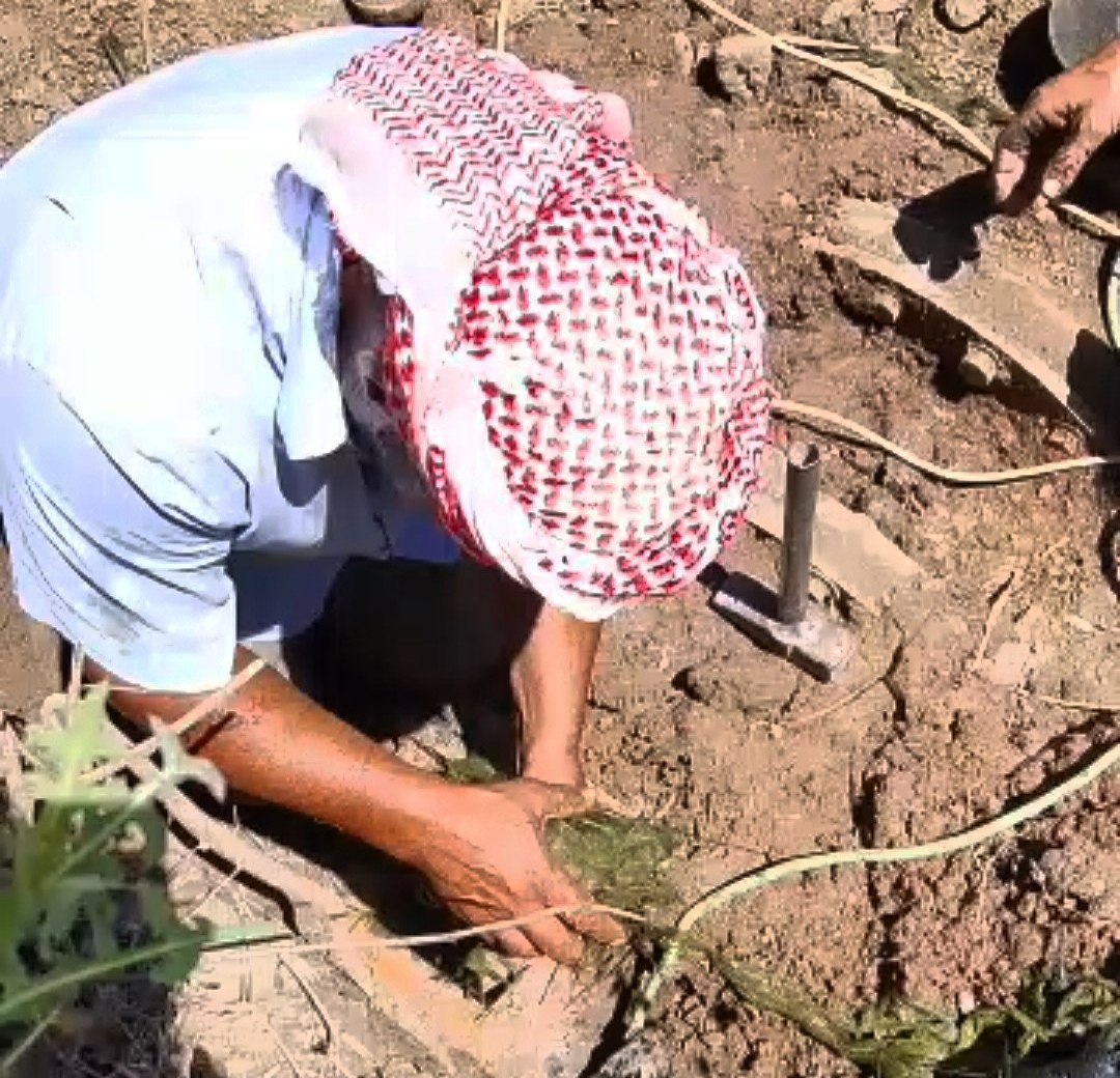Continuing maintenance work on the Sad Kodna irrigation network to boost agricultural watering efficiency in Quneitra