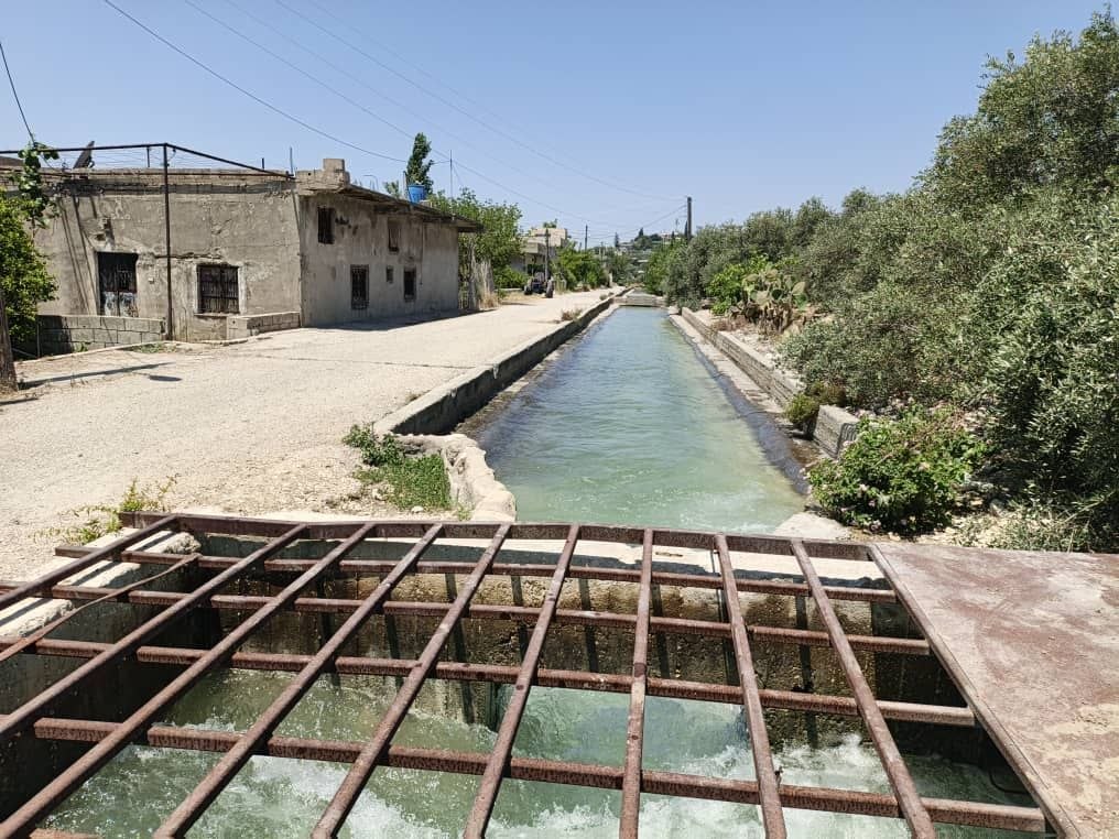 The Water Resources Directorate in Latakia continues operating the irrigation system and is strengthening the steady supply of water to Al-Hweiz, Ruwisat Al-Hajel, and Al-Sharashir areas.