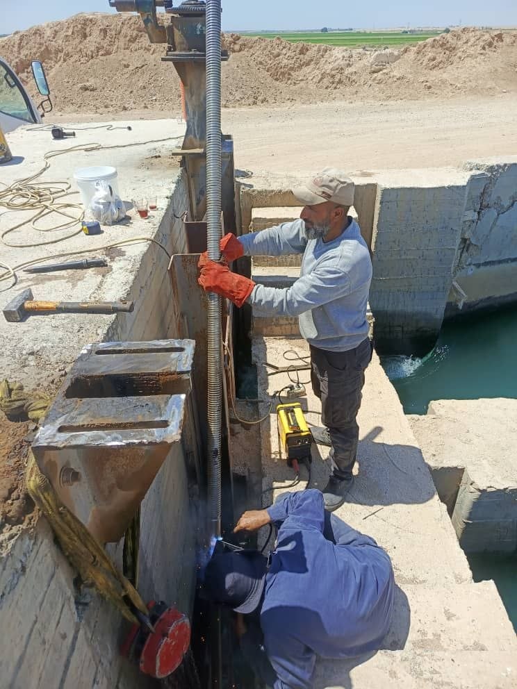 The Raqqa Water Resources Directorate continues to carry out maintenance, rehabilitation, and dredging work at various work sites.