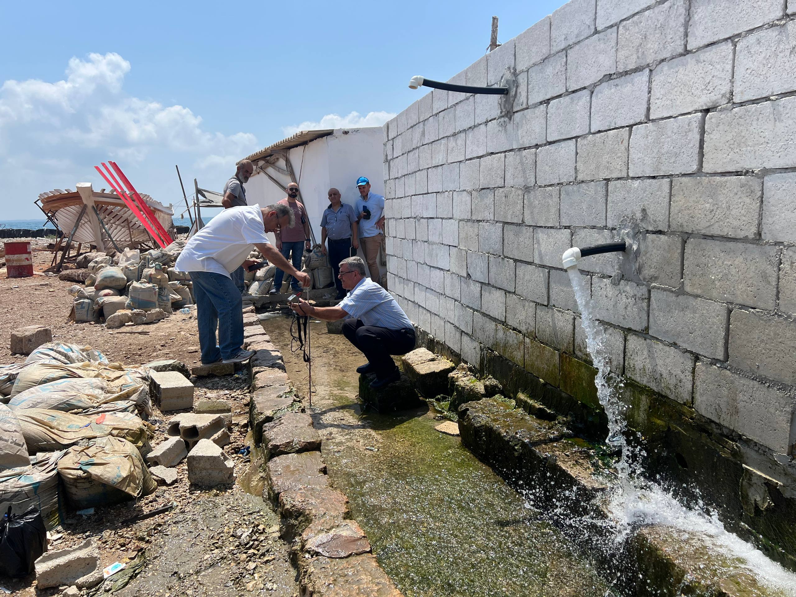 Following up on the restoration work of Arwad Spring and checking the safety of its waters