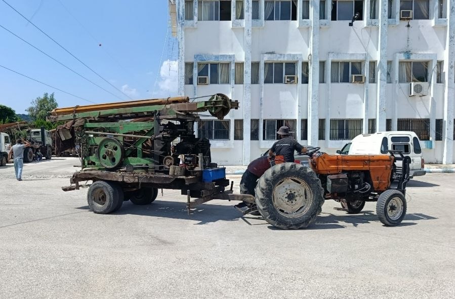 Confiscation of an unlicensed excavator in Latakia to protect water resources