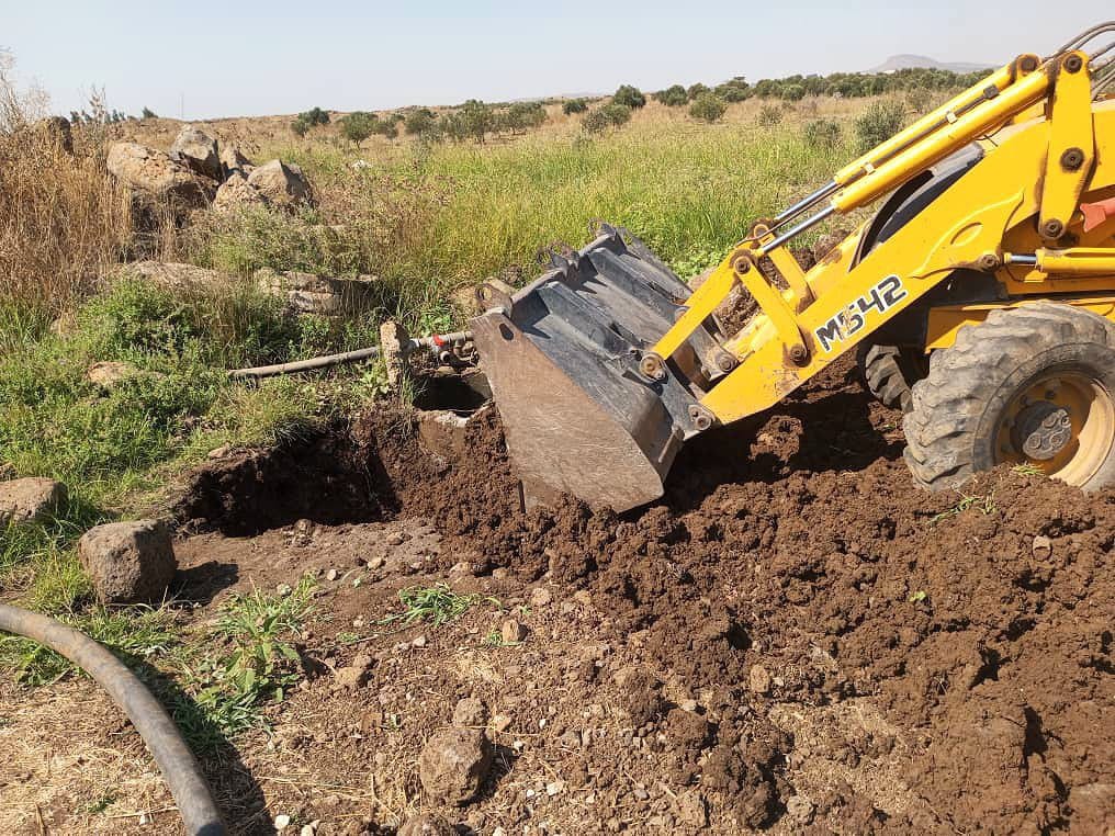 Clearing blockages and improving the flow of irrigation water in Ain Al-Tina