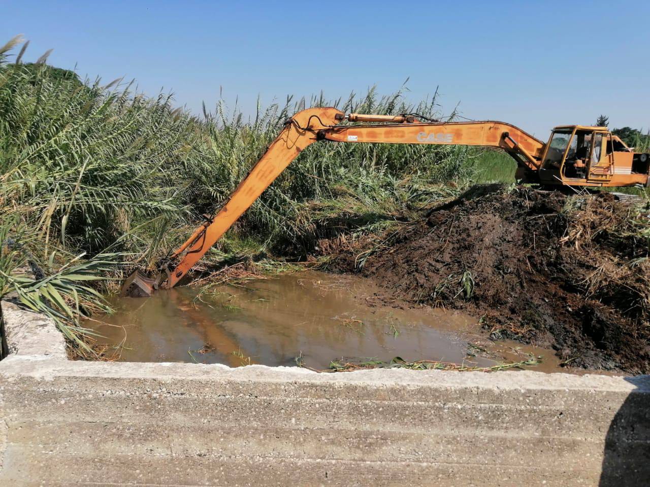 Excavation of 5 km of the 10th main drain in the Tartus countryside to improve water drainage