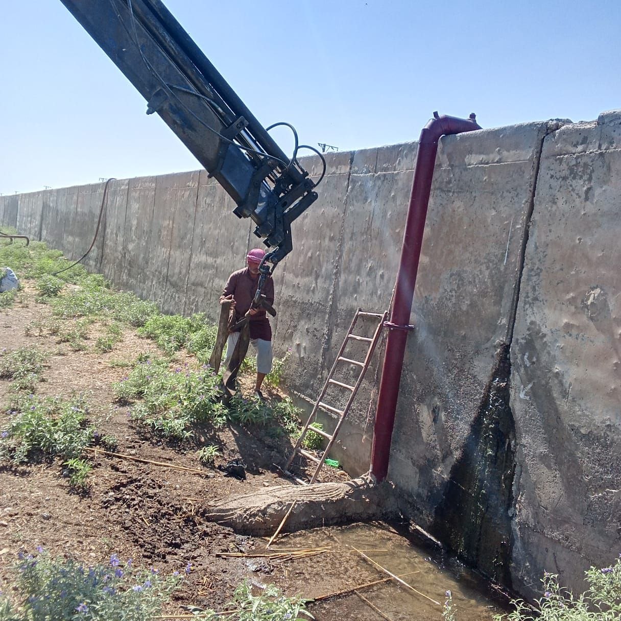 A field tour to control violations on irrigation and drainage networks in the Third Sector project